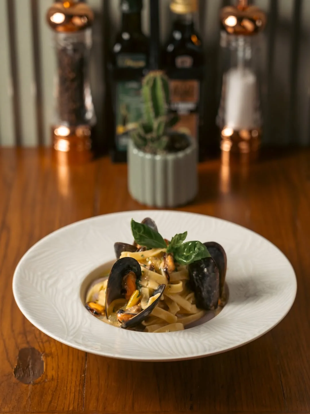 Tagliolini con cozze e basilico